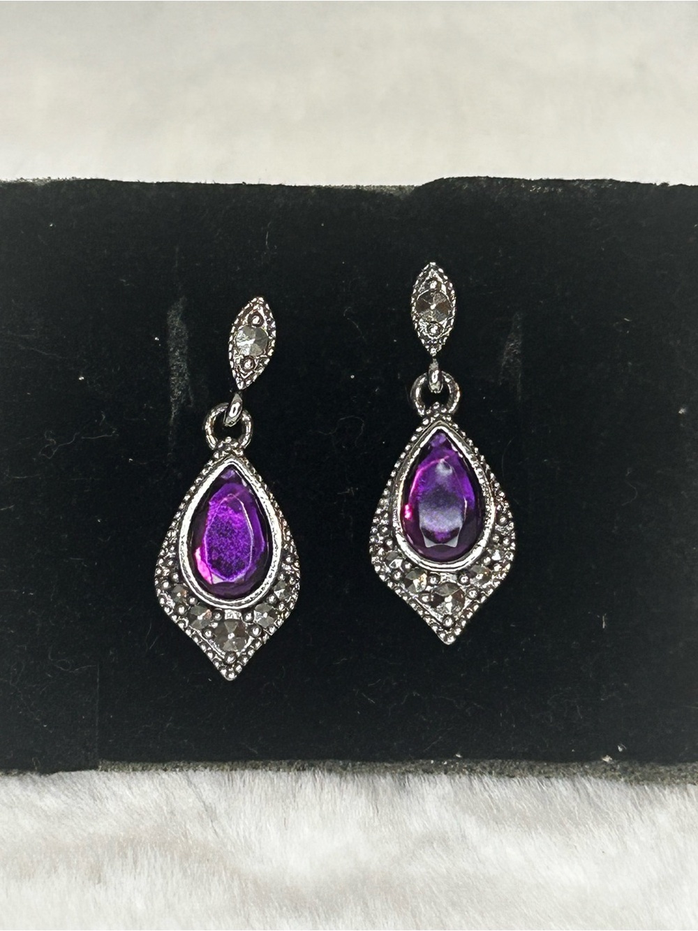 VINTAGE AVON DANGLE DROP PIERCED EARRINGS